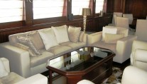 LAVINA - The Main Saloon